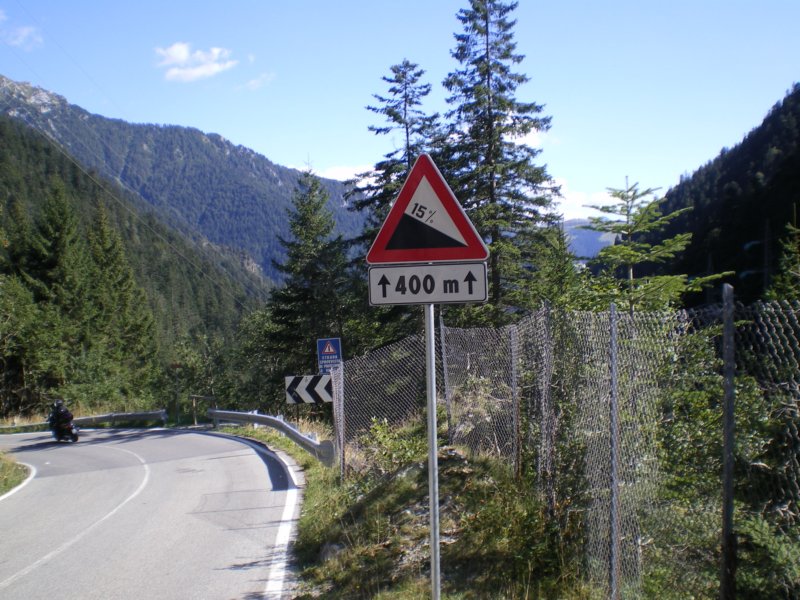 menomalechesiamoindiscesa.jpg